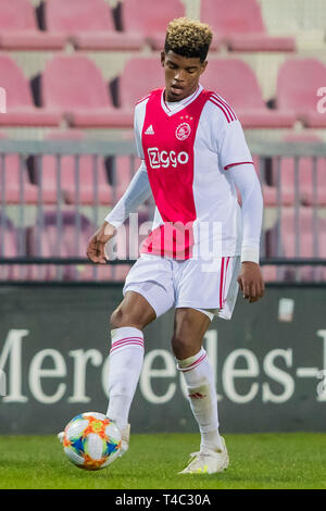 AMSTERDAM, Sportpark De Toekomst, 15-04-2019, Saison 2018 / 2019, Niederländische Keuken Kampioen Divisie. Endergebnis5-2, Jong Ajax-player Dekan Solomons während des Spiels Jong Ajax-Go Ahead Eagles Stockfoto