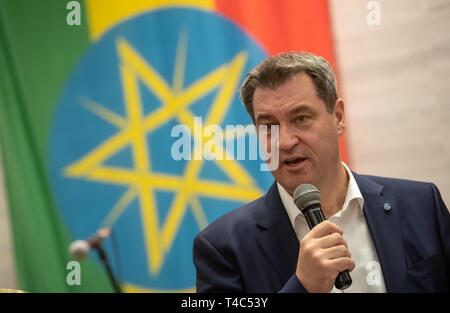 Addis Abeba, Äthiopien. 15 Apr, 2019. Markus Söder (CSU), Ministerpräsident von Bayern, spricht während seiner Reise nach Äthiopien auf einen "Bayerischen Abend" in der Hauptstadt. Von April 14 bis 18, die CSU-Chef wird das Land am Horn von Afrika. Credit: Peter Kneffel/dpa/Alamy leben Nachrichten Stockfoto