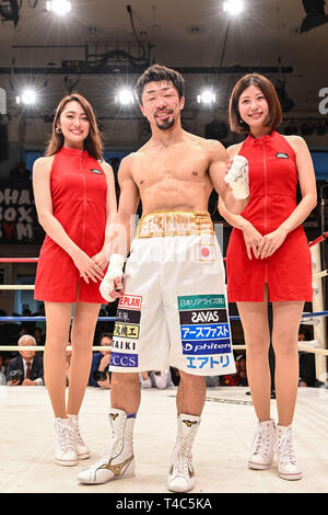 Tokio, Japan. 8 Apr, 2019. Akira Yaegashi (JPN) Boxen: Akira Yaegashi von Japan stellt nach dem Gewinn der 10R super Fliegengewicht bout in der korakuen Hall in Tokio, Japan. Credit: Hiroaki Yamaguchi/LBA/Alamy leben Nachrichten Stockfoto