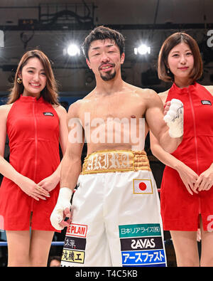 Tokio, Japan. 8 Apr, 2019. Akira Yaegashi (JPN) Boxen: Akira Yaegashi von Japan stellt nach dem Gewinn der 10R super Fliegengewicht bout in der korakuen Hall in Tokio, Japan. Credit: Hiroaki Yamaguchi/LBA/Alamy leben Nachrichten Stockfoto