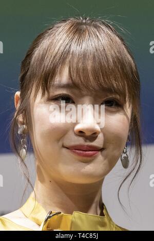 Tokio, Japan. 16 Apr, 2019. Japanisches idol Kazumi Takayama nimmt an einer Pressekonferenz eine neue Service Line Roman und Reiwa Roman Auszeichnung, welche Benutzer soll auf seinen ersten Roman contest ihre Kreationen Senden durch ihre App vom 16. April bis 30. September teilzunehmen, zu verkünden. Credit: Rodrigo Reyes Marin/ZUMA Draht/Alamy leben Nachrichten Stockfoto