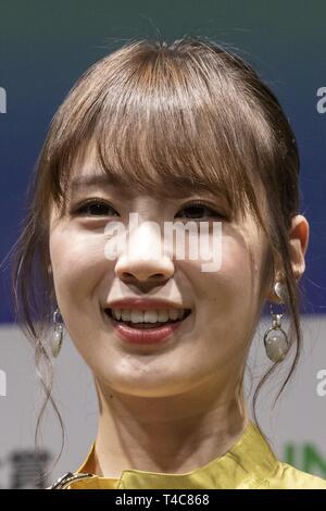 Tokio, Japan. 16 Apr, 2019. Japanisches idol Kazumi Takayama nimmt an einer Pressekonferenz eine neue Service Line Roman und Reiwa Roman Auszeichnung, welche Benutzer soll auf seinen ersten Roman contest ihre Kreationen Senden durch ihre App vom 16. April bis 30. September teilzunehmen, zu verkünden. Credit: Rodrigo Reyes Marin/ZUMA Draht/Alamy leben Nachrichten Stockfoto