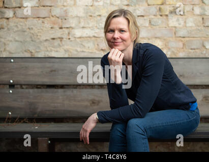 Dresden, Deutschland. 20 Mär, 2019. Britta Steffen, ehemaliger Schwimmer, Doppel Olympiasieger und Weltmeister, im Innenhof des Restaurants "Elbsalon' genommen. Credit: Robert Michael/dpa-Zentralbild/ZB/dpa/Alamy leben Nachrichten Stockfoto