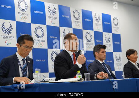 Tokyo, Tokio 2020 olympischen Wettbewerb Zeitplan in Tokio. 16 Apr, 2019. Reika Utsugi (1. R), Head Coach der nationalen Softball Japans Frauen Team, Kosei Inoue (2. R), Head Coach der japanischen nationalen judo Team, und Koji Murofushi (2 l), Tokio 2020 Sport Direktor, an einer Pressekonferenz über die detaillierten Tokio olympischen Wettbewerb Zeitplan bis 2020 in Tokio, Japan, am 16. April 2019. Credit: Shen Honghui/Xinhua/Alamy leben Nachrichten Stockfoto