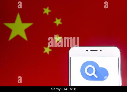 Hong Kong. 6 Apr, 2019. In diesem Foto Illustration einer Datei Hosting Service Cloud Logo auf einem Android mobiles Gerät mit der Volksrepublik China Flagge im Hintergrund zu sehen ist. Credit: Budrul Chukrut/SOPA Images/ZUMA Draht/Alamy leben Nachrichten Stockfoto