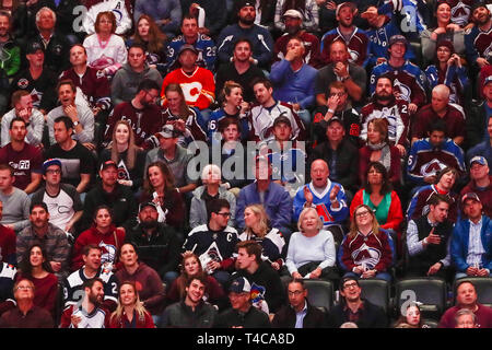 Denver, Colorado, USA. 15 Apr, 2019. Ansicht der Fans während der Calgary Flames, Colorado Avalanche NHL Playoff Spiel bei Pepsi Center in Denver, Colorado. Colorado besiegt Calgary 6-2. John Crouch/CSM/Alamy leben Nachrichten Stockfoto