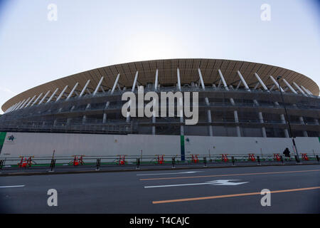Tokio, Japan. 16 Apr, 2019. Bauarbeiten am neuen National Stadium. Das neue Nationalstadion wird der Schauplatz für Tokio Olympischen und Paralympischen Spiele 2020. Credit: Rodrigo Reyes Marin/LBA/Alamy leben Nachrichten Stockfoto