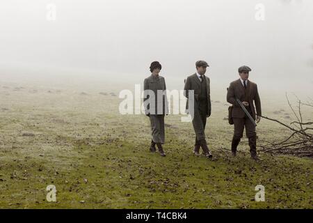 ALLEN LEECH, MICHELLE DOCKERY und TOM CULLEN in Downton Abbey (2010). Staffel 5 Episode 1. Credit: KARNEVAL FILME/Album Stockfoto