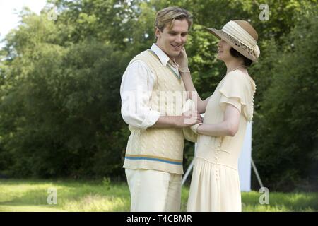 MICHELLE DOCKERY und Dan Stevens im Downton Abbey (2010). Saison 3 Episodie 8. Credit: KARNEVAL FILME/Album Stockfoto