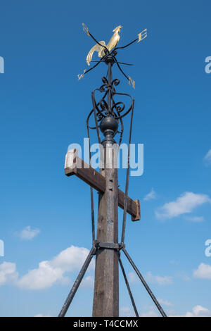 Wetterfahne auf der Aussichtsplattform auf dem Dach des 12. Jahrhunderts Carfax Tower in Oxford, Großbritannien Stockfoto