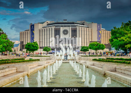 Springbrunnen, Nationaler Kulturpalast, Bulevard Bulgaria, Sofia, Bulgarien Stockfoto