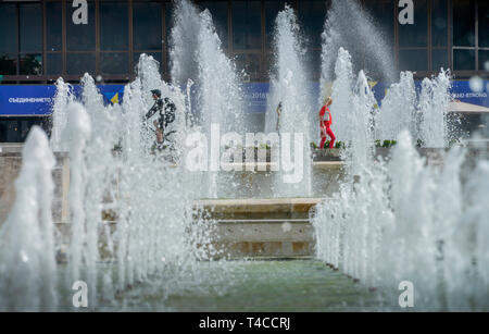 Springbrunnen, Platz vor dem Nationalen Kulturpalast, Bulevard Bulgaria, Sofia, Bulgarien Stockfoto