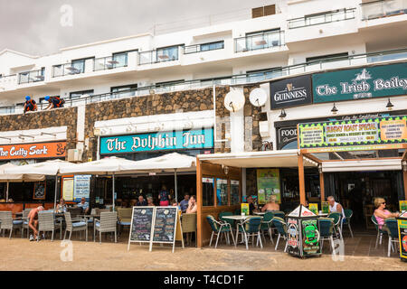 Strandbars und Cafés, Costa Teguise, Lanzarote Stockfoto