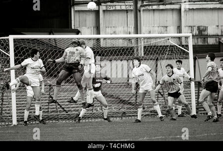 Wolverhampton Wanderers / Hereford United in Molineix 20/4/87 Floyd Streete und John Purdie Stockfoto