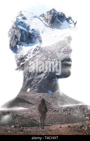 Double Exposure Profil Porträt des Menschen kombiniert mit Schnee bedeckte Berge und die Frau, die auf sie zukommen, Stockfoto