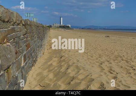 Die Bucht von Swansea und der Meridian Tower Stockfoto