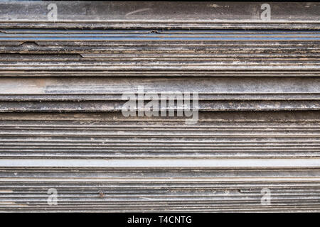 Dachziegel auf Hintergrund gestapelt Stockfoto