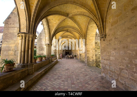 Jard-sur-Oise, Frankreich, 10. SEPTEMBER 2016: architektonische Details Abtei von Royaumont, 10. September 2016 in Jard-sur-Oise, Val d'Oise, Frankreich Stockfoto