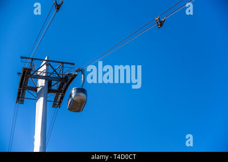 Portland Aerial Tram - moderne Art von umweltfreundlichen öffentlichen Verkehrsmitteln, so dass Passagiere befördert termingerecht und ohne Verzögerung ein. Stockfoto