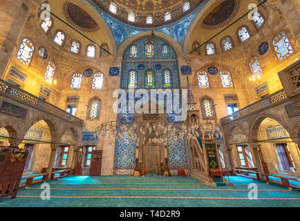 ISTANBUL, TÜRKEI. Das Innere der Sokullu Mehmet Pasha Moschee, die 1578 von Mimar Sinan erbaut wurde. Im alten Stadtzentrum. Stockfoto