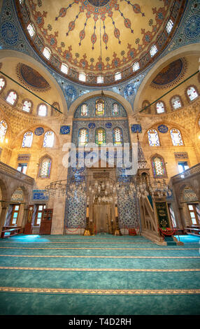 ISTANBUL, TÜRKEI. Das Innere der Sokullu Mehmet Pasha Moschee, die 1578 von Mimar Sinan erbaut wurde. Im alten Stadtzentrum. Stockfoto