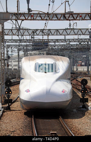 Shinkansen Hochgeschwindigkeitszug auf der Shin-Osaka Station, Osaka, Japan Stockfoto