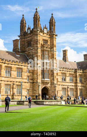 Australiens älteste Universität, der Universität von Sydney in Camperdown, hier Hauptgebäude und Viereck, Sydney, Australien Stockfoto