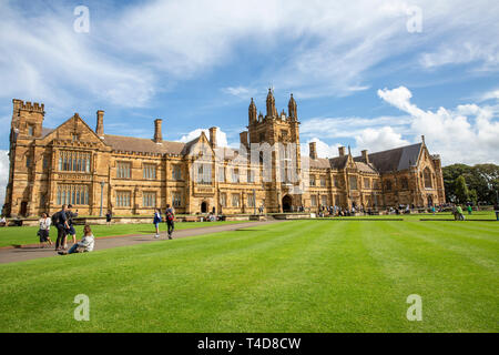 Australiens älteste Universität, der Universität von Sydney in Camperdown, hier Hauptgebäude und Viereck, Sydney, Australien Stockfoto