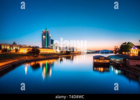 Minsk, Weißrussland - Juni 2, 2015: Abend Blick auf Downtown im Stadtzentrum. Minsk, Weißrussland. Stockfoto