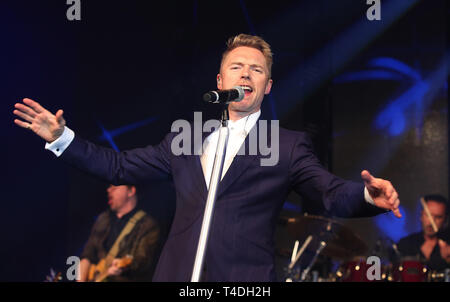 Red Nose Day Gala Ball für Comic Relief mit Headliner Ronan Keating und Rick Parfitt Jnr und RPJ Band gehalten an der Battersea Evolution bietet: Ronan Keating Wo: London, Großbritannien Wann: 15 Mar 2019 Credit: Joe Pepler/PinPep/WENN.com Stockfoto