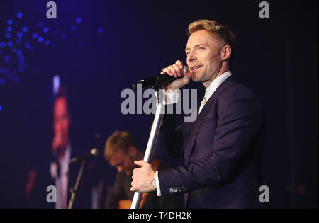 Red Nose Day Gala Ball für Comic Relief mit Headliner Ronan Keating und Rick Parfitt Jnr und RPJ Band gehalten an der Battersea Evolution bietet: Ronan Keating Wo: London, Großbritannien Wann: 15 Mar 2019 Credit: Joe Pepler/PinPep/WENN.com Stockfoto