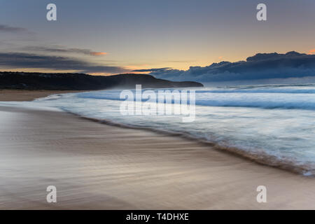 Die Erfassung der Sonnenaufgang von Ettalong Beach an der Central Coast, NSW, Australien. Stockfoto