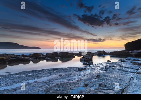 Die Erfassung der Sonnenaufgang von Ettalong Beach an der Central Coast, NSW, Australien. Stockfoto