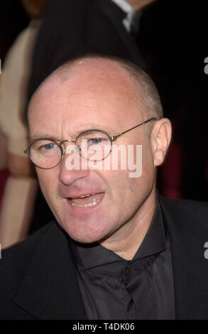 LOS ANGELES, Ca. 29. Februar 2004: Phil Collins & Familie auf der 76. jährlichen Academy Awards in Hollywood. Stockfoto