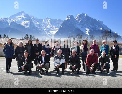 GARMISCH - Partenkirchen, Deutschland (März 19, 2019) - dreizehn internationalen Sprachkenntnisse Tester von NATO- und Partnerstaaten Absolvent der Partner Language Training Center Europe Advanced Language Testing Seminar April 5 am George C. hier. (DOD Stockfoto