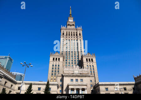 Warschau/Polen - April 03 2019. Palast der Kultur und Wissenschaft in der Innenstadt Stockfoto