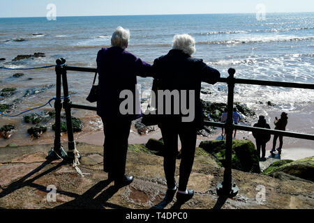 Sidmouth South Devon an einem warmen Nachmittag im April 2019. Somerset sagte Wärmer als Ibiza dieses Osterwochenende. Foto Robert Timoney/Alamy/S werden. Stockfoto