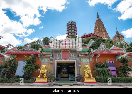 Wat Tham Khao Noi chinesischen Tempel mit Pagode in Kanchanaburi, Thailand Stockfoto