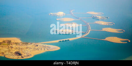 Banner Panorama der Pearl-Qatar, der künstlichen Insel im Persischen Golf, Doha, Qatar, Naher Osten. Rundflug von exklusiven Dana Insel. Antenne Stockfoto