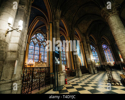 Paris, Frankreich, 15.April 2018: Leere innenraum der Kathedrale Notre-Dame ein paar Minuten vor dem Brand des Doms begonnen und die Turmspitze und das Dach stürzte mit erheblichen Schäden Stockfoto