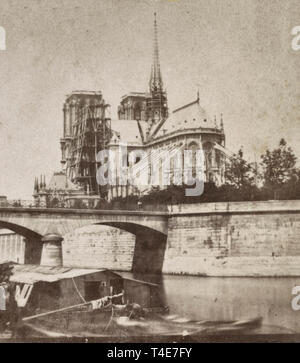 Ein Blick auf die Kathedrale Notre Dame von der Seine, Paris, Frankreich. Bild zeigt auch ein Mann und Boot im Vordergrund, ca. 1865 Stockfoto