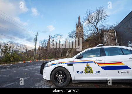 MONTREAL, KANADA - 10. NOVEMBER 2018: RCMP GRC Polizei Auto stehend vor dem Kanadischen Parlament Gebäude. Die Royal Canadian Mounted Police ist Stockfoto