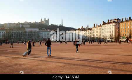 Ein schöner Nachmittag am Place Bellecour, Lyon, Frankreich Stockfoto