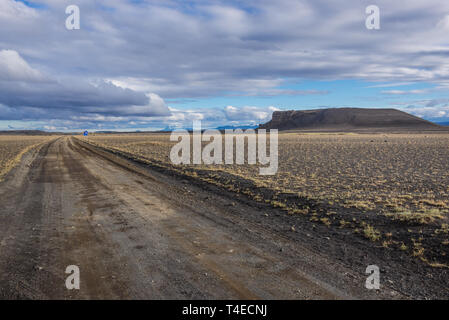 F88 Road in der Nähe der Krater Hrossaborg im nordöstlichen Teil von Island Stockfoto