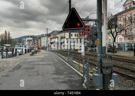 Rorschach, SG/Schweiz - am 8. April, 2019: S-Bahn in den Bahnhof von Rorschach Hafen am Bodensee Stockfoto