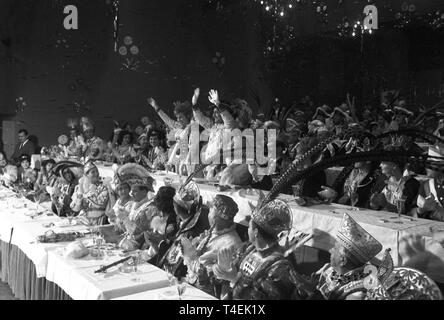 Anlässlich der 70. Geburtstag des Karnevals Gesellschaft "narhalla" von München, eine Gala findet am 22. Januar 1963, in denen der Karneval Gesellschaften aus ganz Deutschland teilnehmen. Das Bild zeigt die Delegationen. | Verwendung weltweit Stockfoto