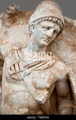 Foto von römischen Releif Skulptur des Kaisers Claudius über, Britanica, South Building, Zimmer 1-3, Aphrodisias Museum, Aphrodisias, Türkei zu besiegen. N Stockfoto