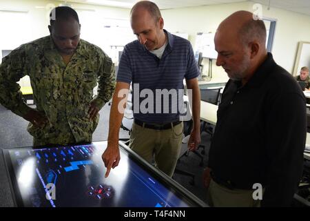 Naval Information Warfare Center, SAN DIEGO, (5. April 2019) Das User Interface Prototyping Tool Demo während ANTX. Der April 2019 21. Jahrhundert kombinierte Waffen Advanced Naval Technologies Übung (ANTX) ist eine multi-site militärische Übung auf dem Zur Schau stellen Technologien, Vorauszahlung und Amerikas Krieg kämpfen Vorteil beschleunigen. Fast 40 Forschung und Engineering Unternehmen aus dem Naval Research und Entwicklung Einrichtung (NR & DE), der Industrie, der Wissenschaft und der militärischen Einrichtungen in der Übung teilgenommen. ( Stockfoto