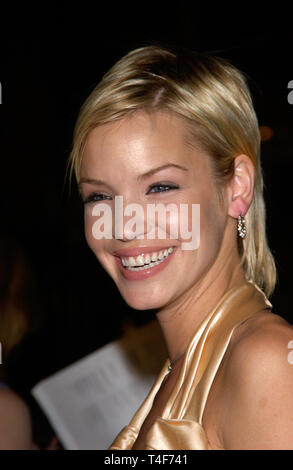 LOS ANGELES, Ca. März 29, 2004: Schauspielerin Ashley Scott im Rahmen der Weltpremiere in Hollywood, von ihren neuen Film gehen hoch. Stockfoto