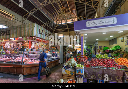 Frankreich, Alpes Maritimes, Menton, indoor Markthalle // Frankreich, Alpes-Maritimes (06), Menton, Intérieur du Marché Couvert Stockfoto